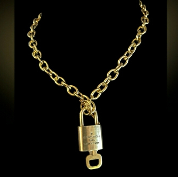 Louis Vuitton Lock Necklace with Key 318 - Picture 4 of 6